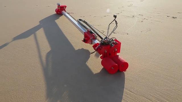 小伙子奇思妙想，發明出沙灘雕刻機器人，網友：絕對是表白神器！