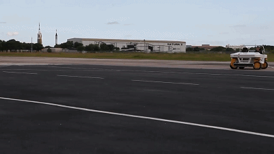 NASA研發新型車，可橫向行駛可原地旋轉，漂移過彎很輕松